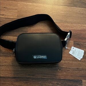 Lululemon Athletica Sleek Black Belt Bag